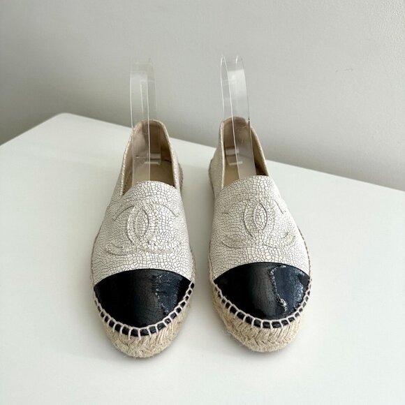 CHANEL Off-White Black Leather CC Logo Cap Toe Espadrille Flats Size 38 US 7.5 - Picture 4 of 13